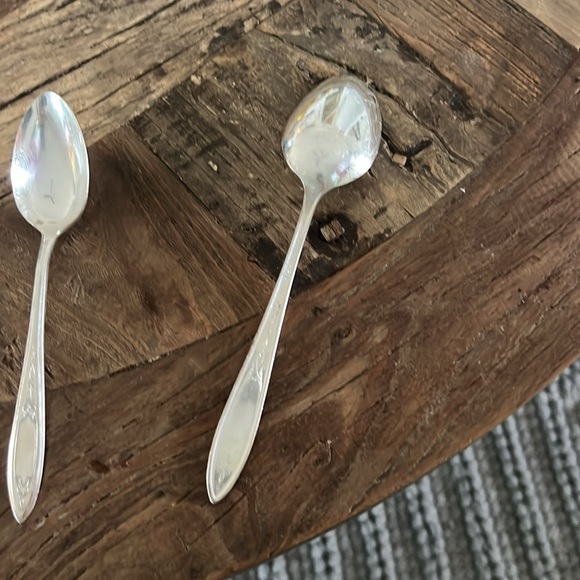 Vintage Oneida 5 pc flatware set: - Picture 12 of 16